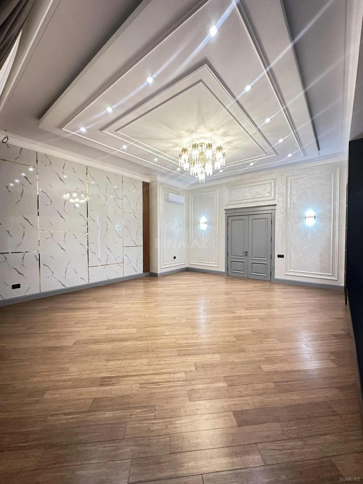 Satılır 4 otaqlı mənzil 247 m²