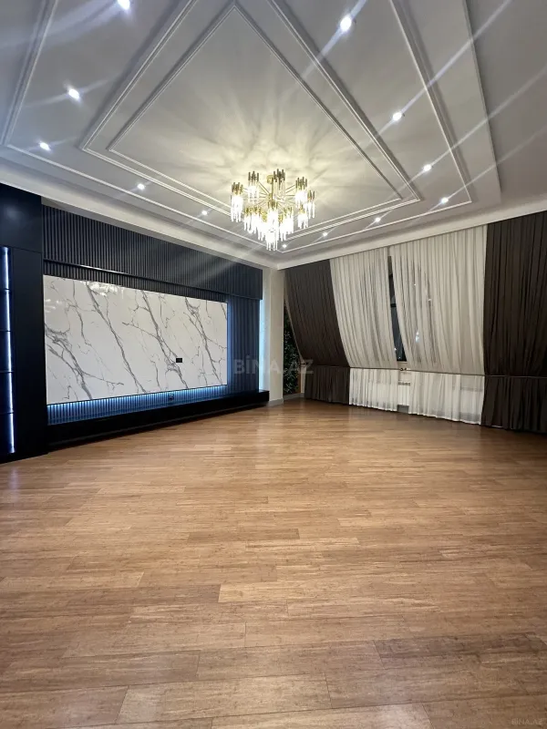 Satılır 4 otaqlı mənzil 247 m²