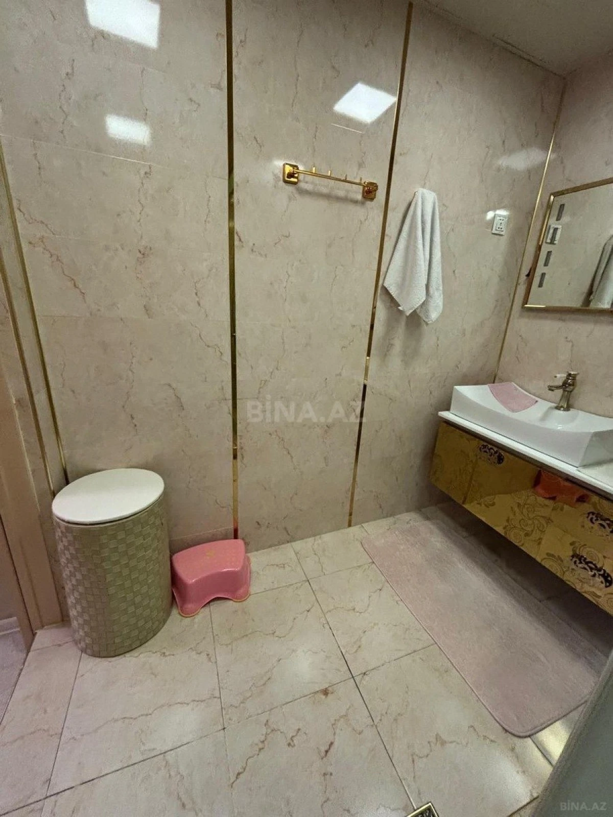 Satılır 2 otaqlı mənzil 94 m²