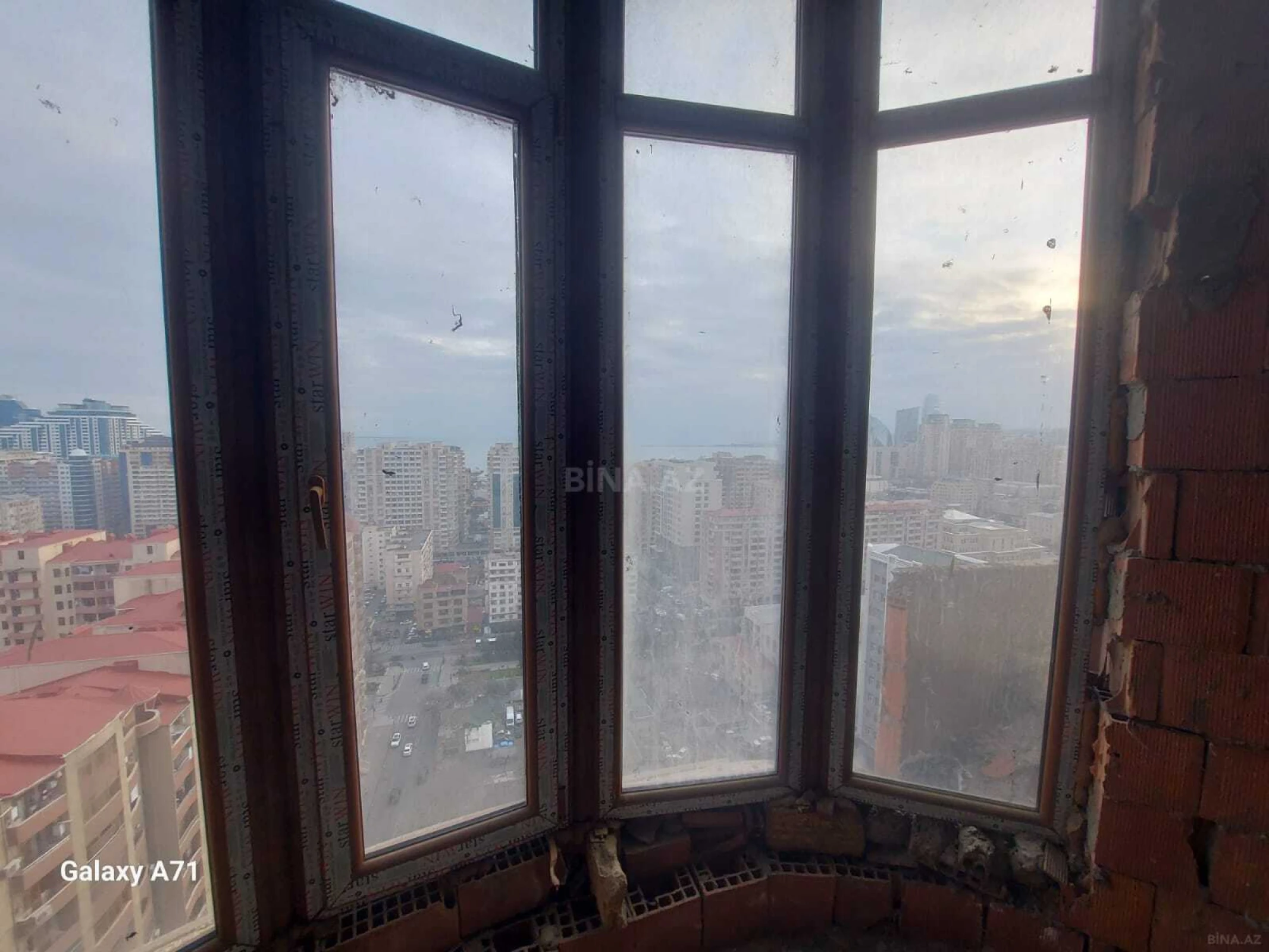 Satılır 3 otaqlı mənzil 157 m²