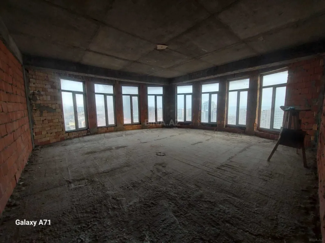 Satılır 3 otaqlı mənzil 157 m²