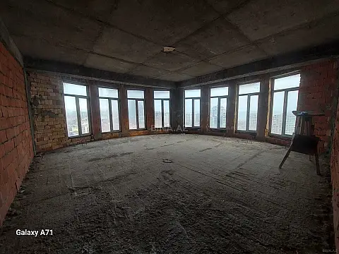 Satılır 3 otaqlı mənzil 157 m²