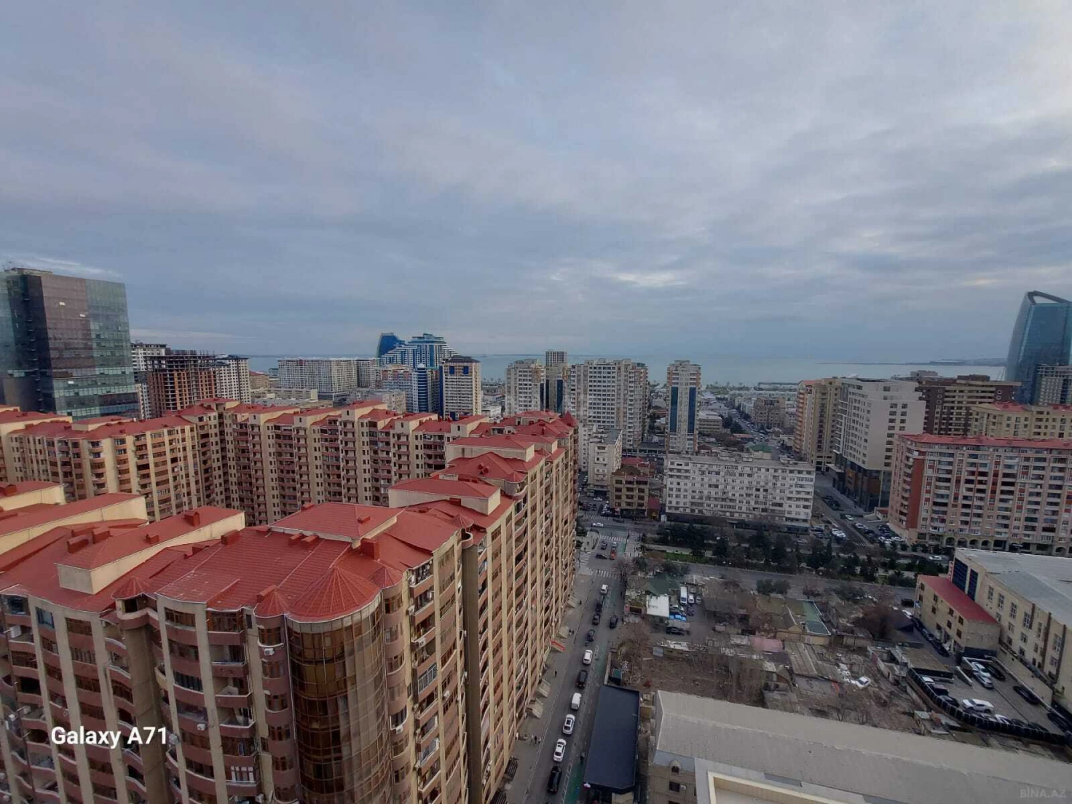 Satılır 3 otaqlı mənzil 157 m²