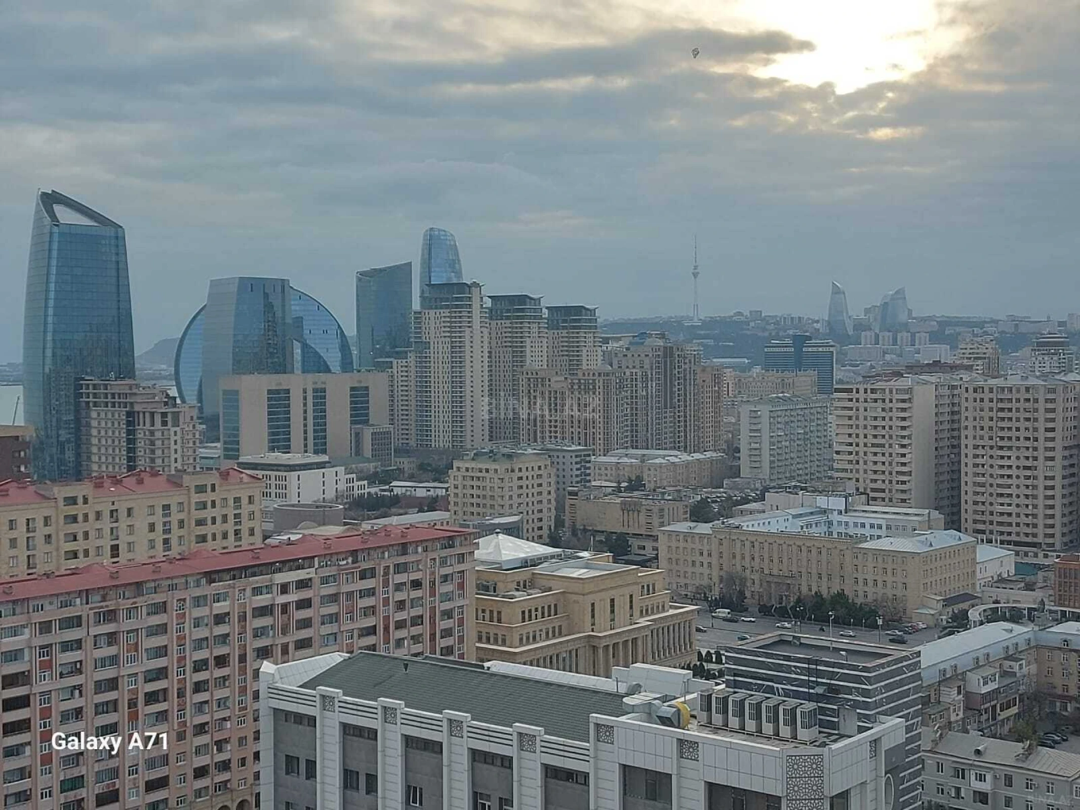 Satılır 3 otaqlı mənzil 157 m²