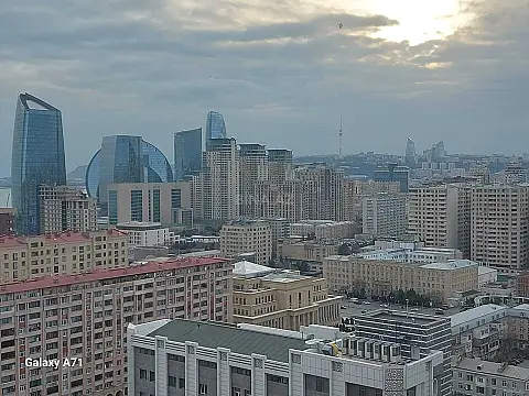 Satılır 3 otaqlı mənzil 157 m²