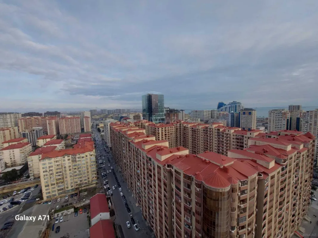 Satılır 3 otaqlı mənzil 157 m²