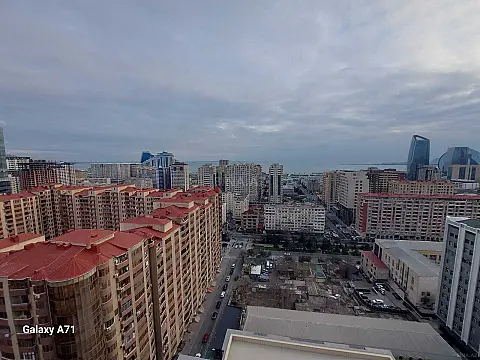 Satılır 3 otaqlı mənzil 157 m²