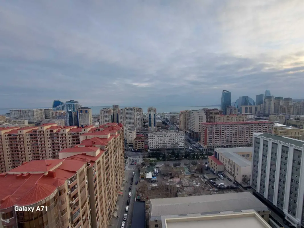 Satılır 3 otaqlı mənzil 157 m²