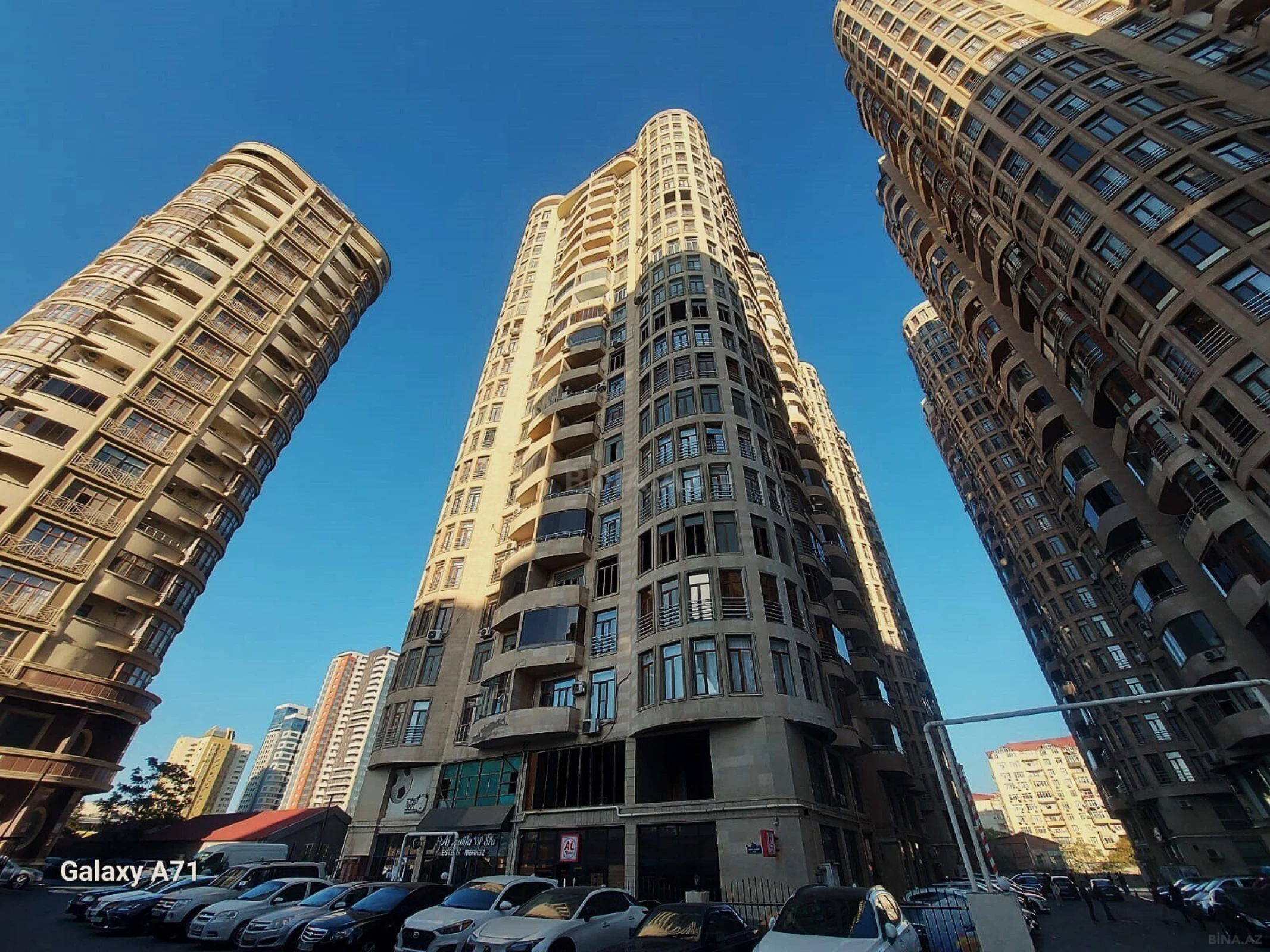 Satılır 3 otaqlı mənzil 157 m²