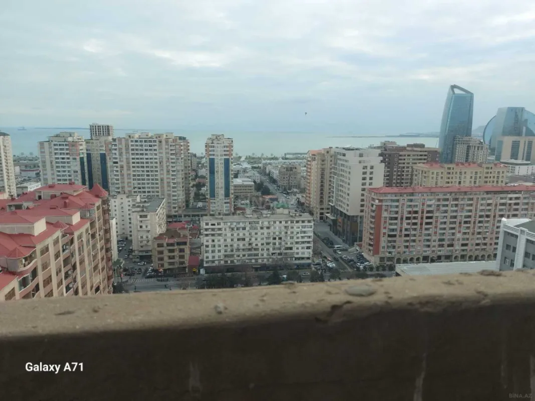 Satılır 3 otaqlı mənzil 157 m²