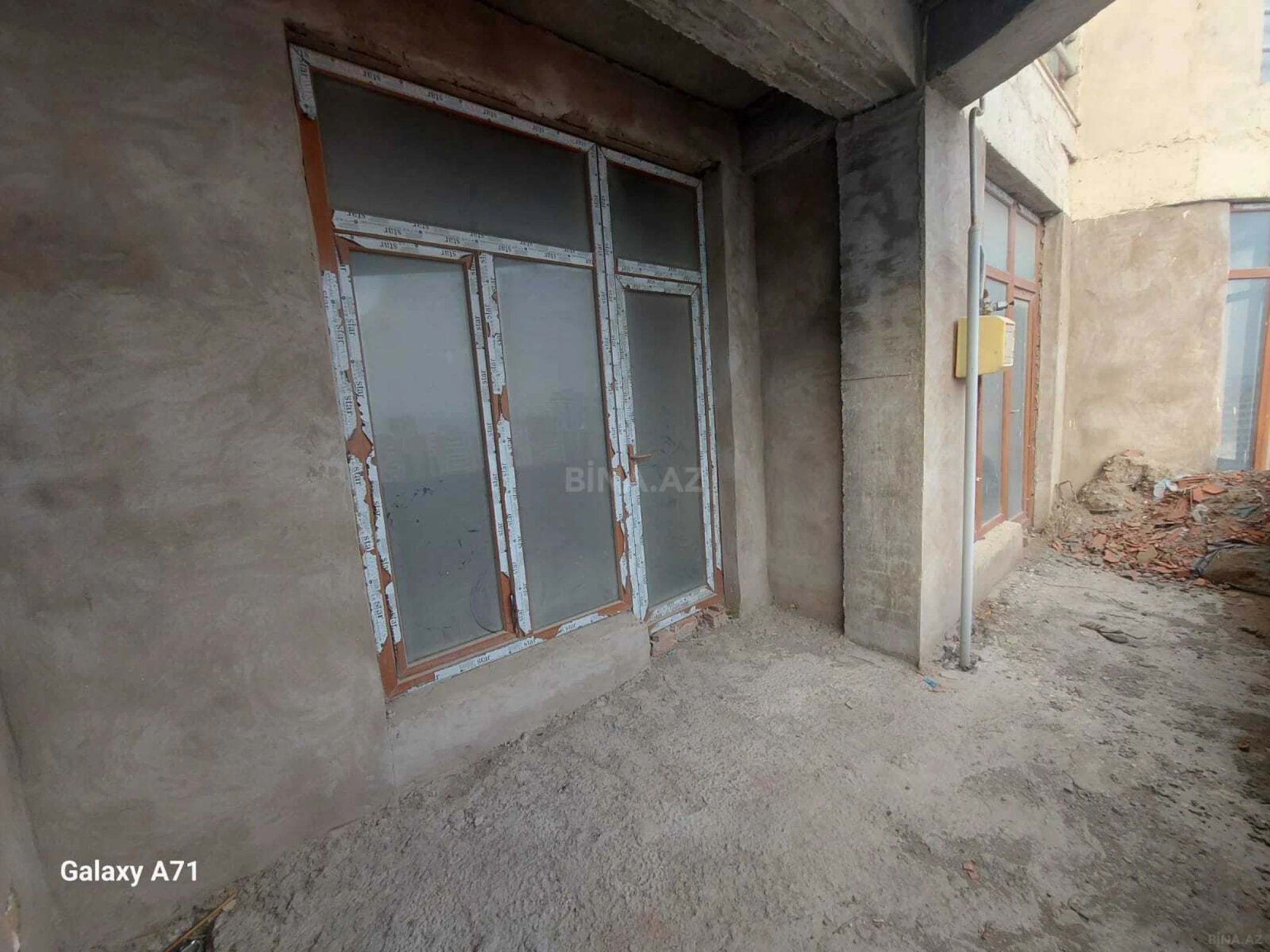 Satılır 3 otaqlı mənzil 157 m²