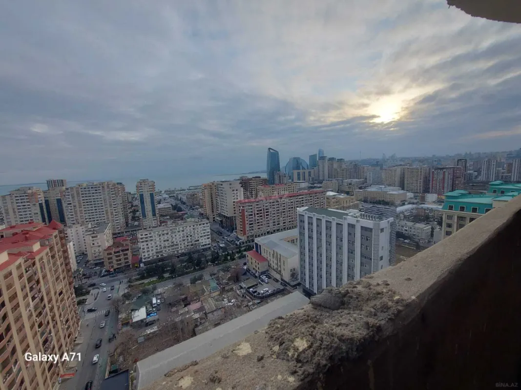 Satılır 3 otaqlı mənzil 157 m²