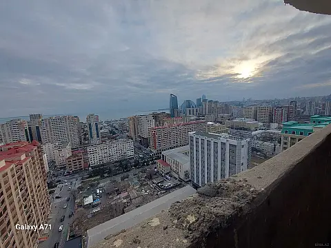 Satılır 3 otaqlı mənzil 157 m²