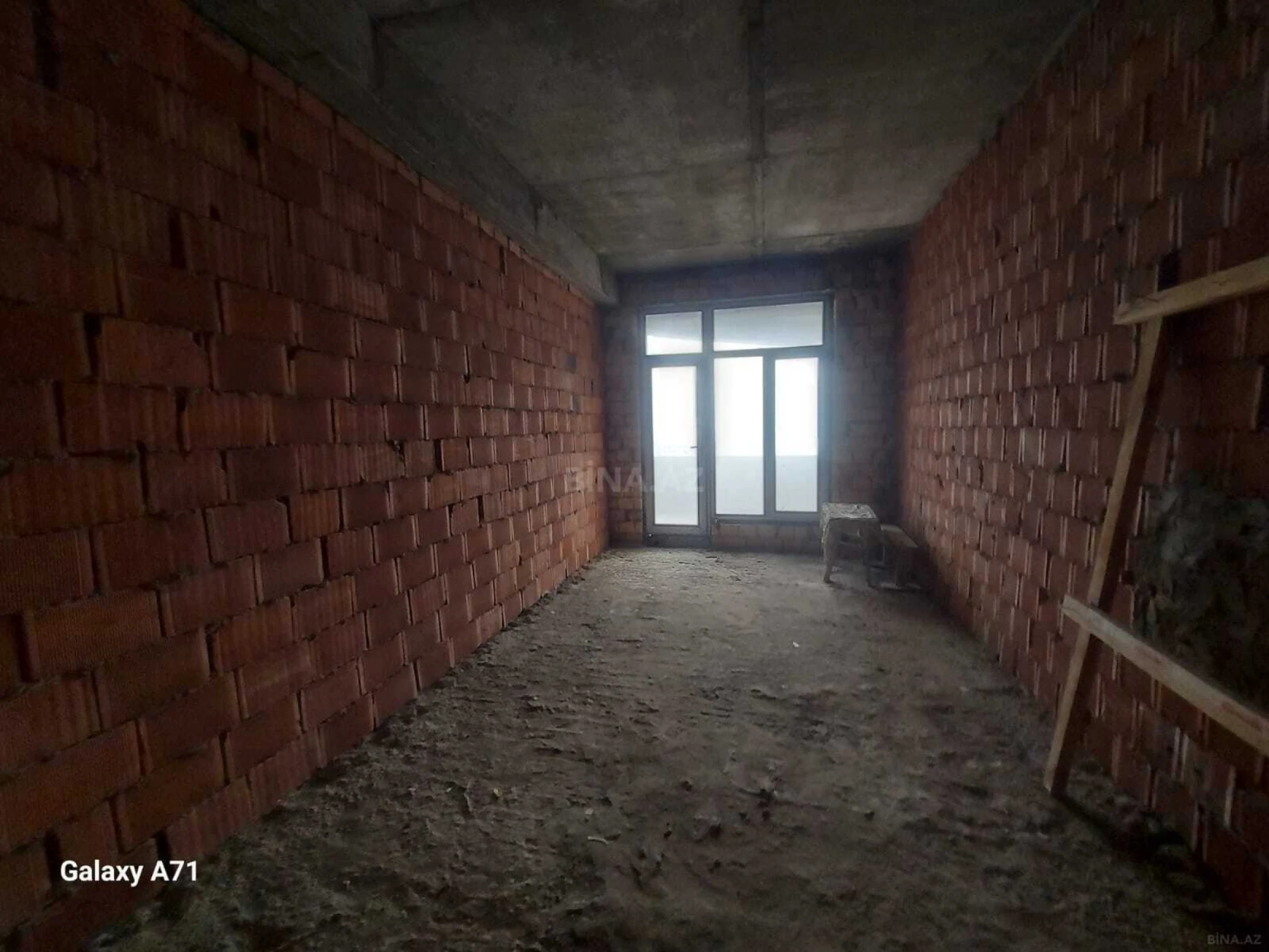 Satılır 3 otaqlı mənzil 157 m²