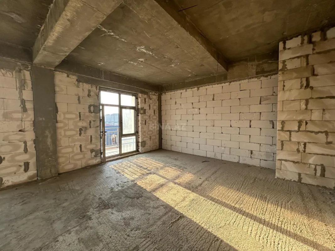 Satılır 5 otaqlı mənzil 262 m²