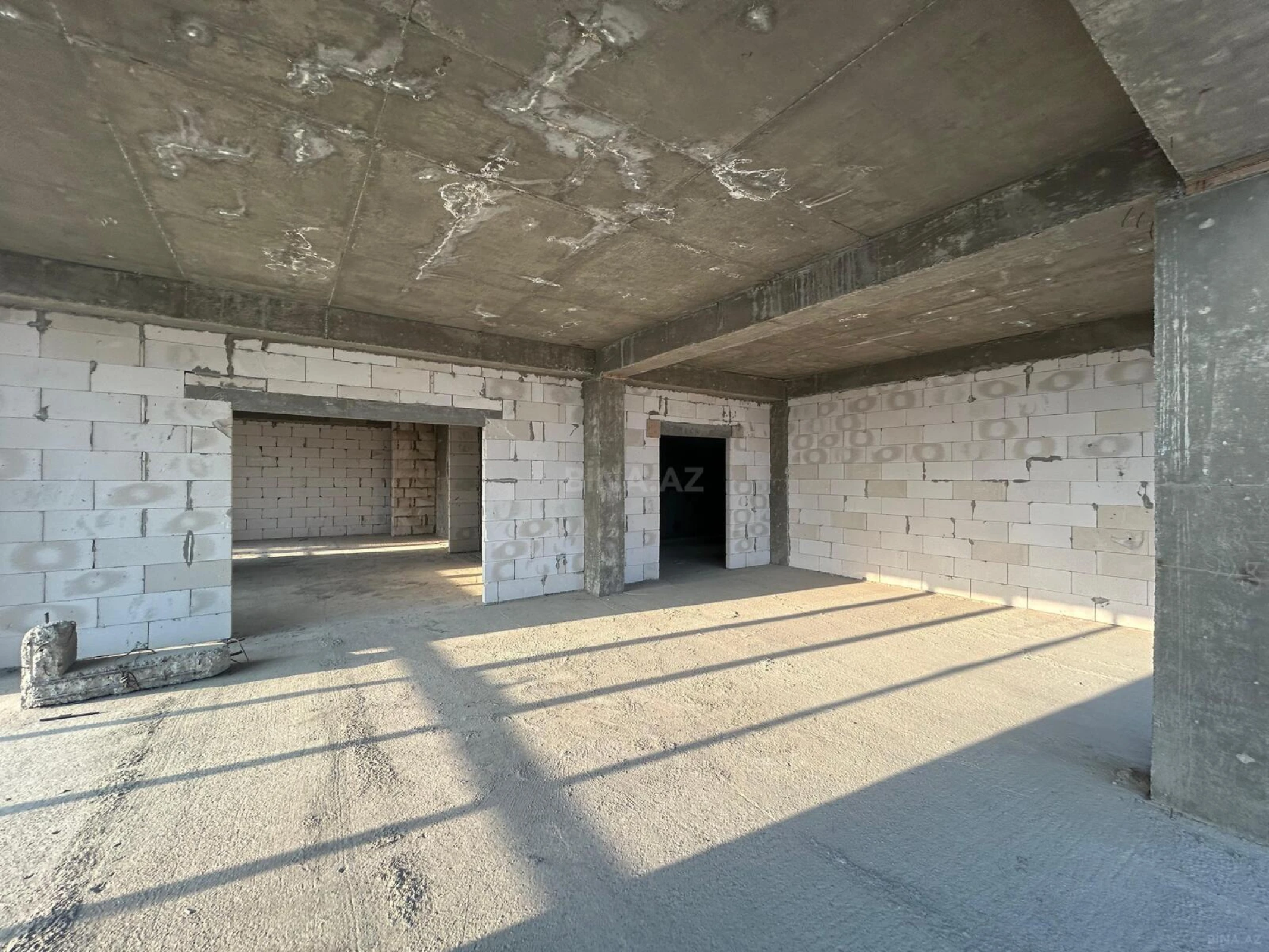 Satılır 5 otaqlı mənzil 262 m²