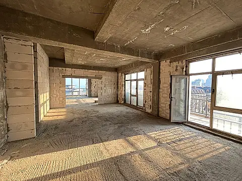 Satılır 5 otaqlı mənzil 262 m²