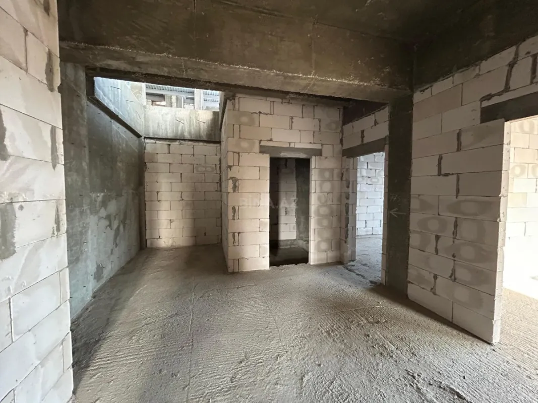 Satılır 5 otaqlı mənzil 262 m²