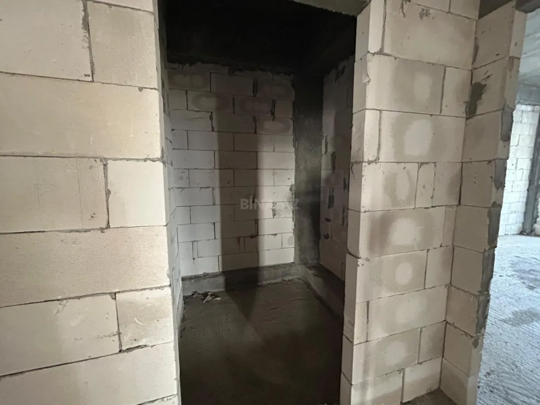 Satılır 5 otaqlı mənzil 262 m²