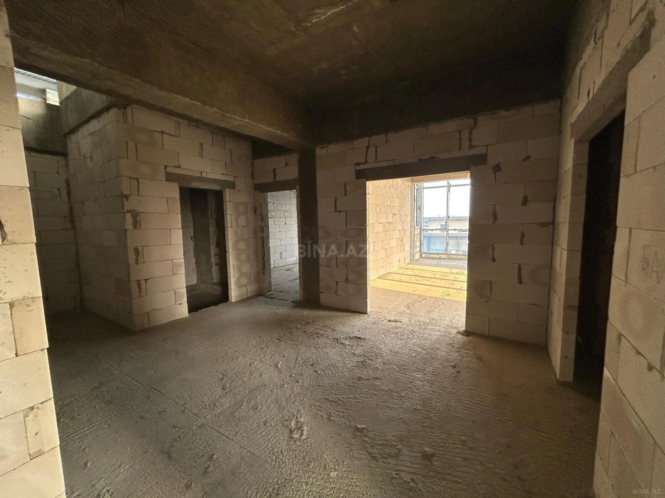 Satılır 5 otaqlı mənzil 262 m²