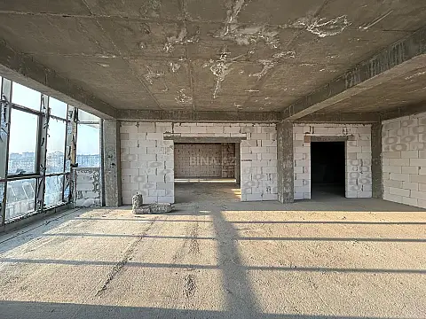 Satılır 5 otaqlı mənzil 262 m²