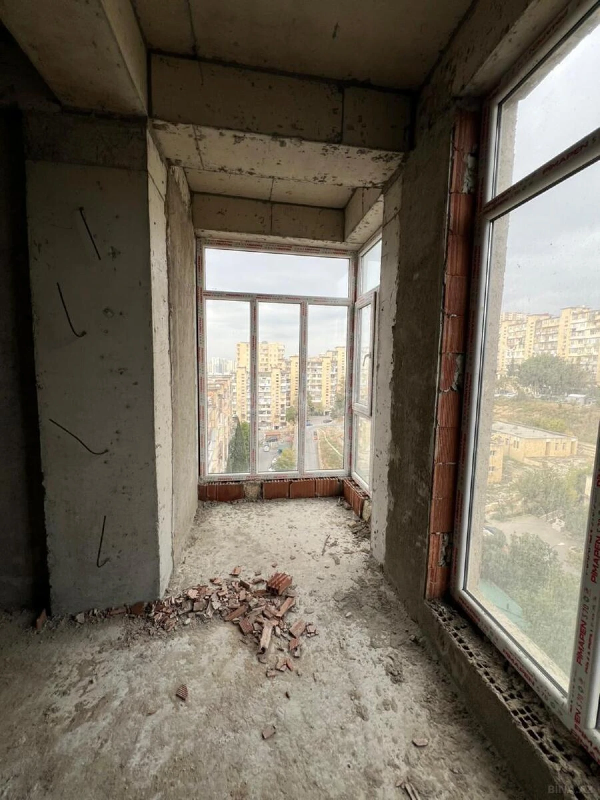 Satılır 3 otaqlı mənzil 83 m²