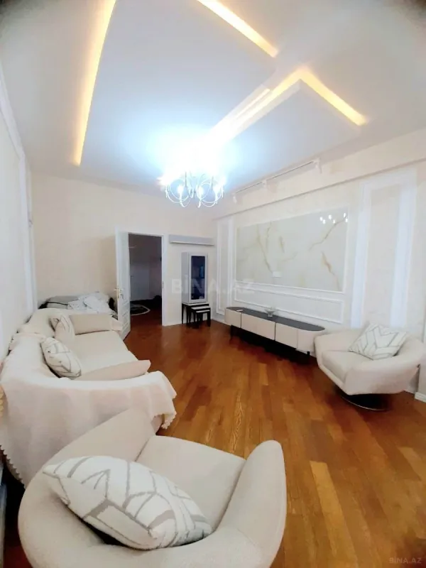 Kirayə verilir 2 otaqlı mənzil 90 m²