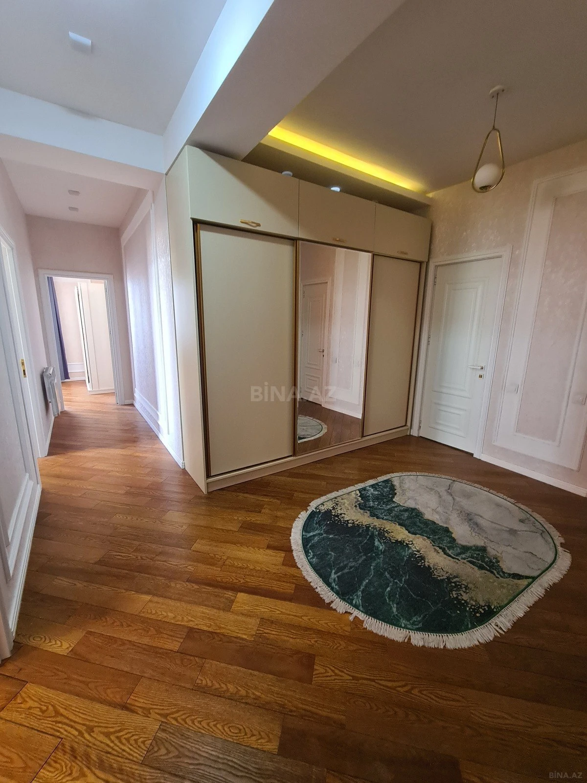 Kirayə verilir 2 otaqlı mənzil 90 m²