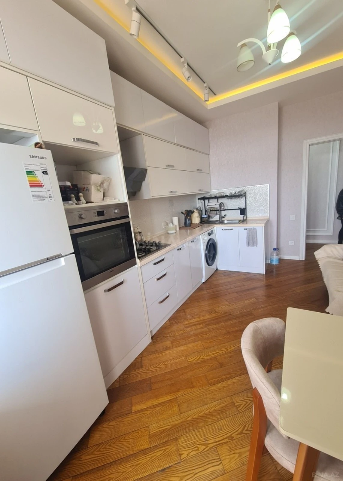 Kirayə verilir 2 otaqlı mənzil 90 m²