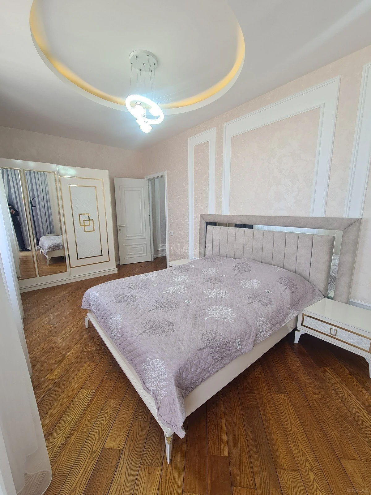 Kirayə verilir 2 otaqlı mənzil 90 m²