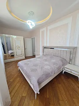 Kirayə verilir 2 otaqlı mənzil 90 m²