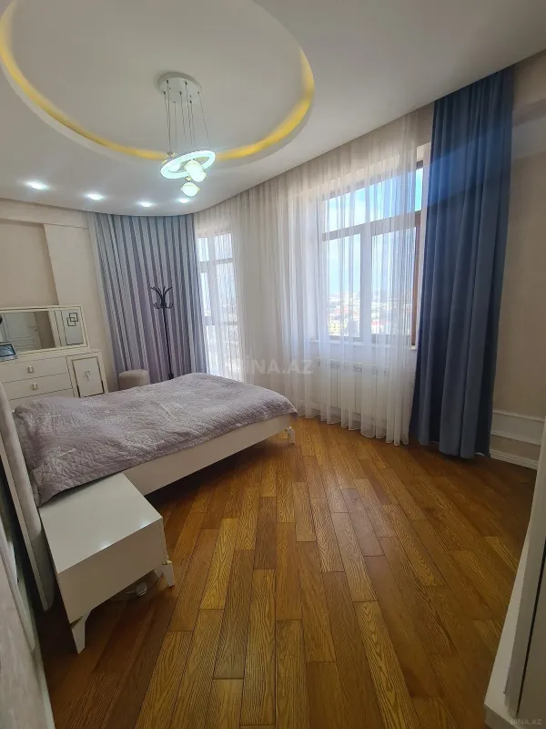 Kirayə verilir 2 otaqlı mənzil 90 m²
