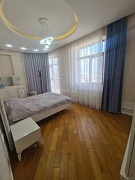 Kirayə verilir 2 otaqlı mənzil 90 m²