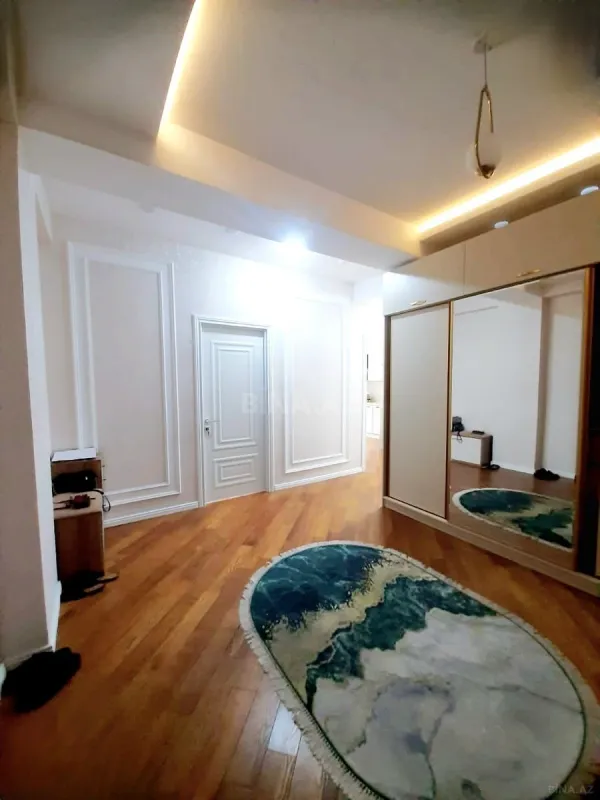 Kirayə verilir 2 otaqlı mənzil 90 m²