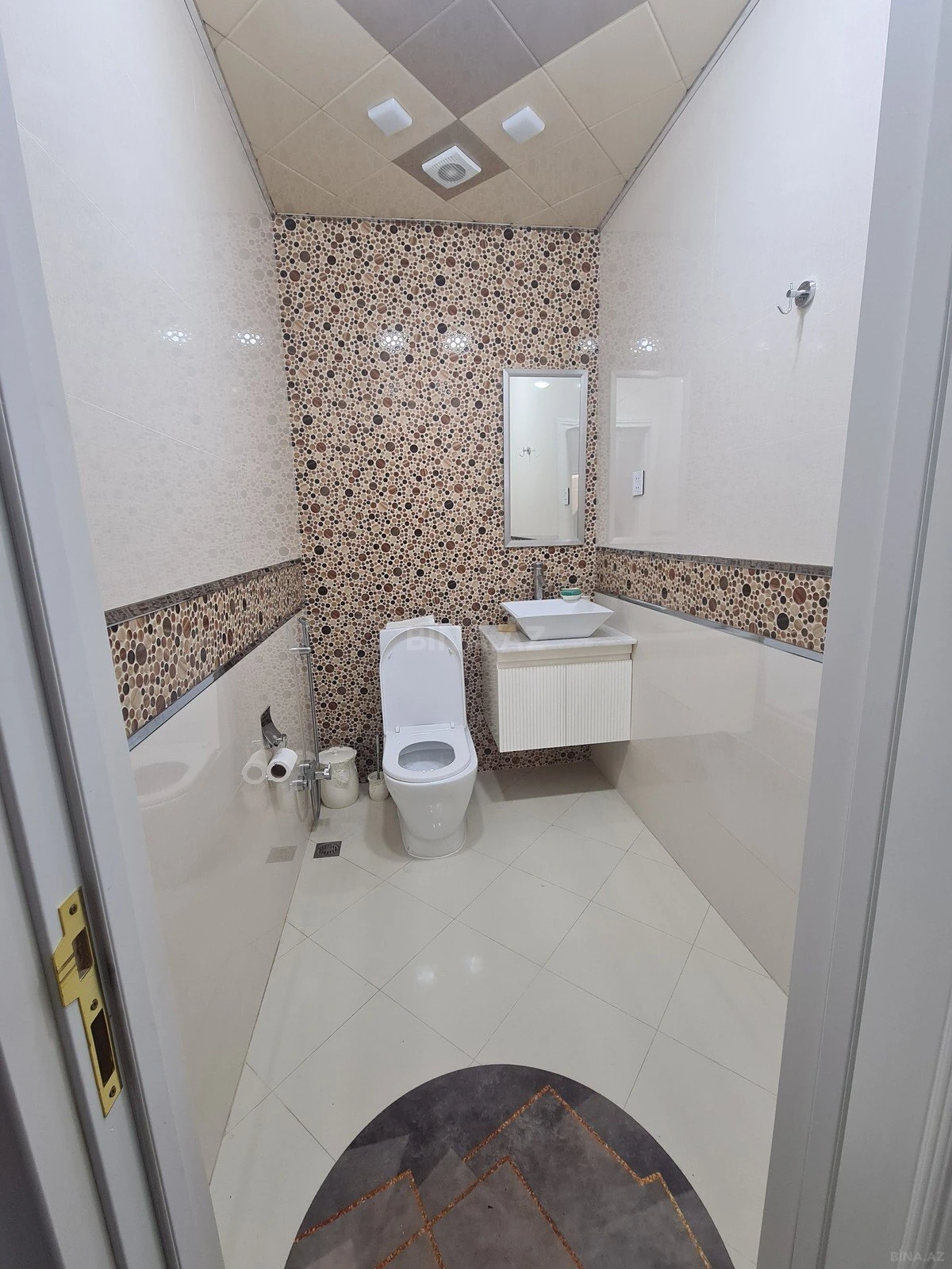 Kirayə verilir 2 otaqlı mənzil 90 m²
