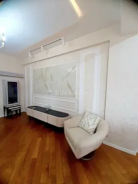Kirayə verilir 2 otaqlı mənzil 90 m²