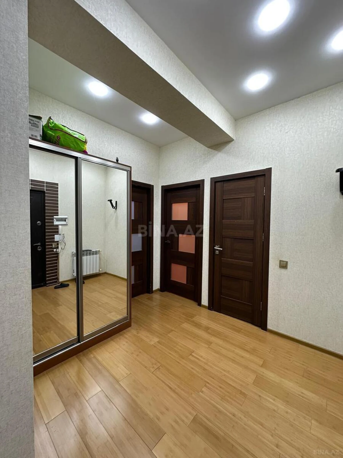 Satılır 3 otaqlı mənzil 87 m²