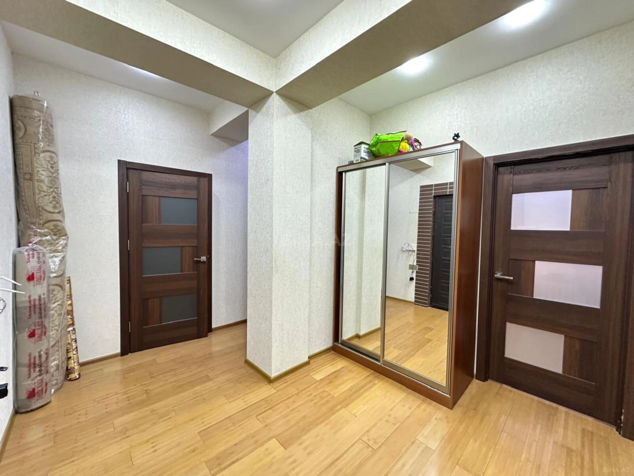 Satılır 3 otaqlı mənzil 87 m²