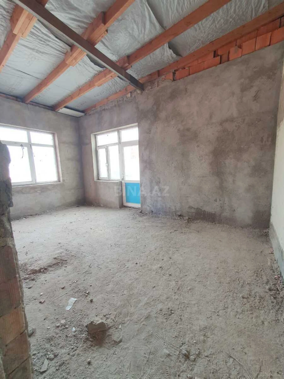Satılır 3 otaqlı mənzil 142.8 m²