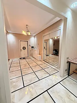 Satılır 4 otaqlı mənzil 185 m²