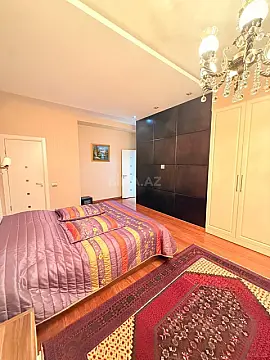 Satılır 4 otaqlı mənzil 185 m²