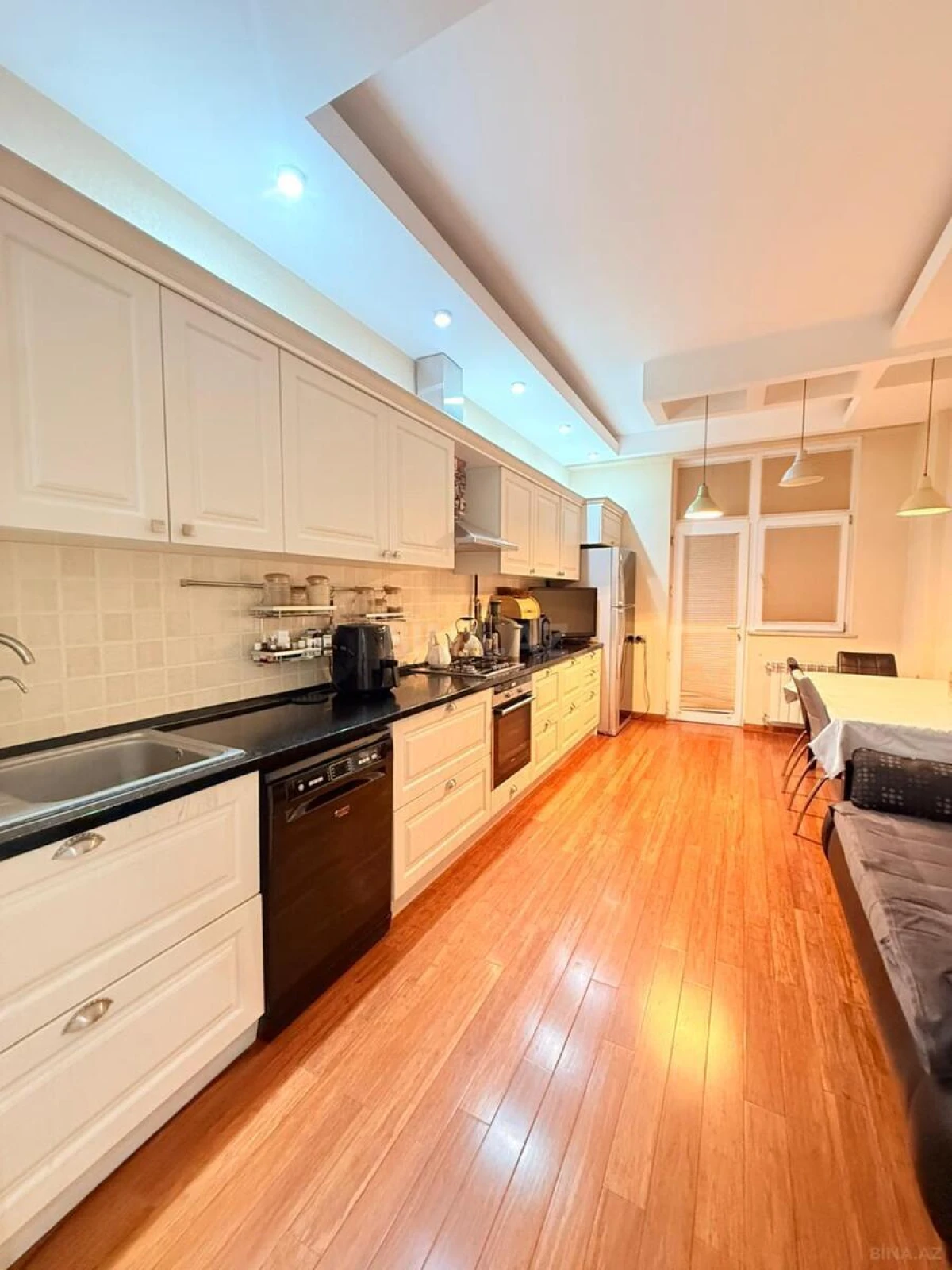 Satılır 4 otaqlı mənzil 185 m²