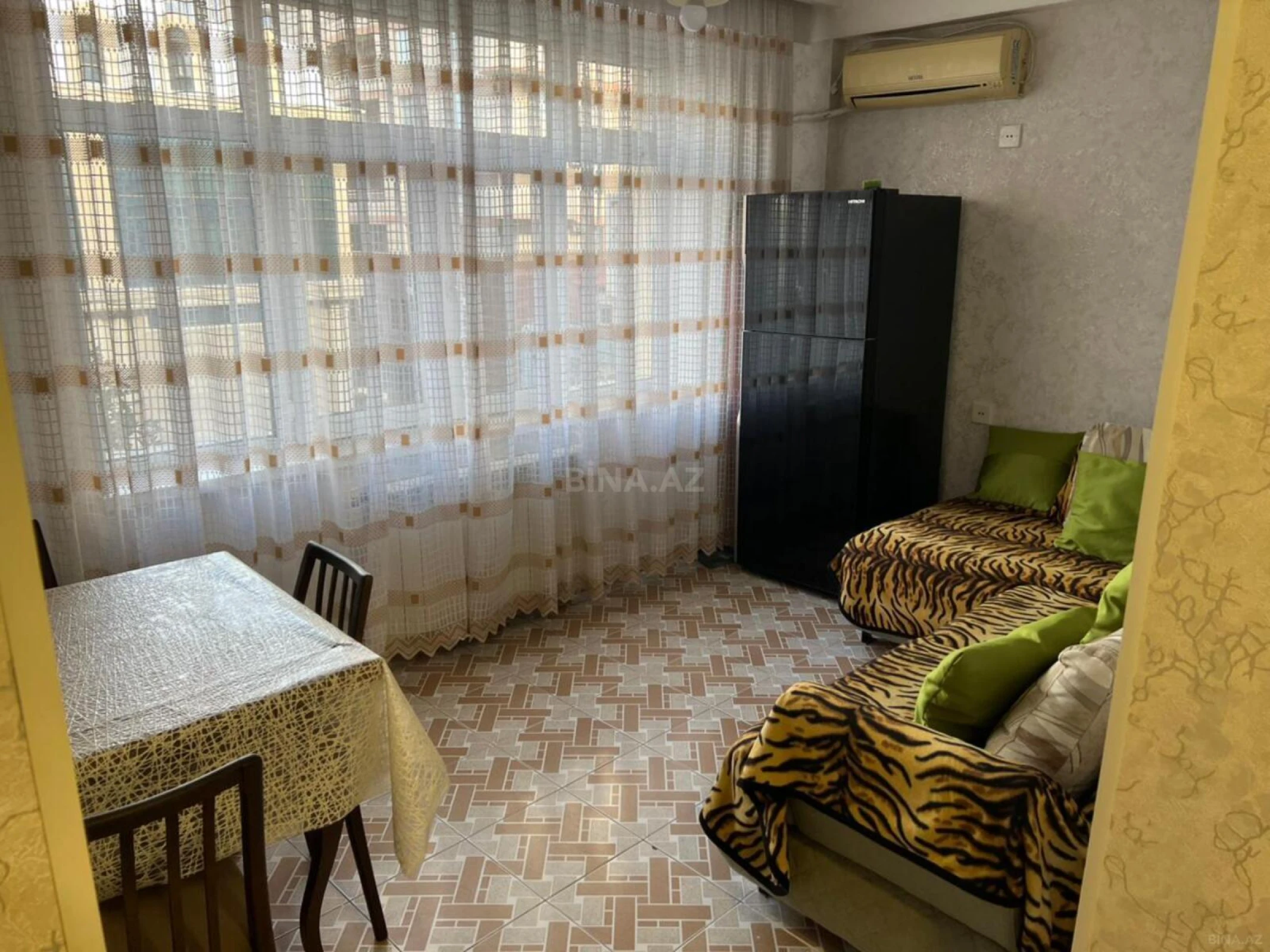 Satılır 3 otaqlı mənzil 105 m²