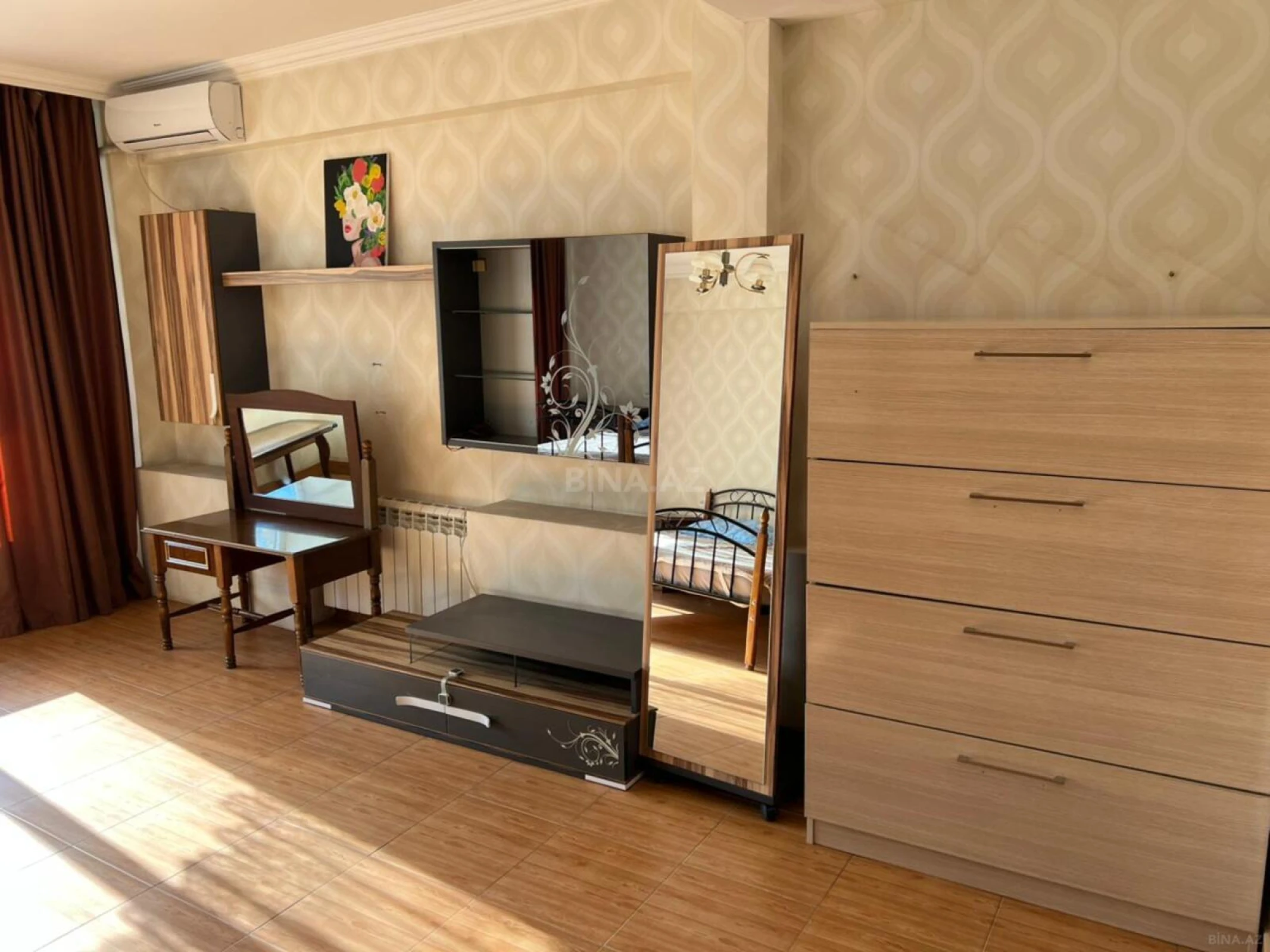 Satılır 3 otaqlı mənzil 105 m²