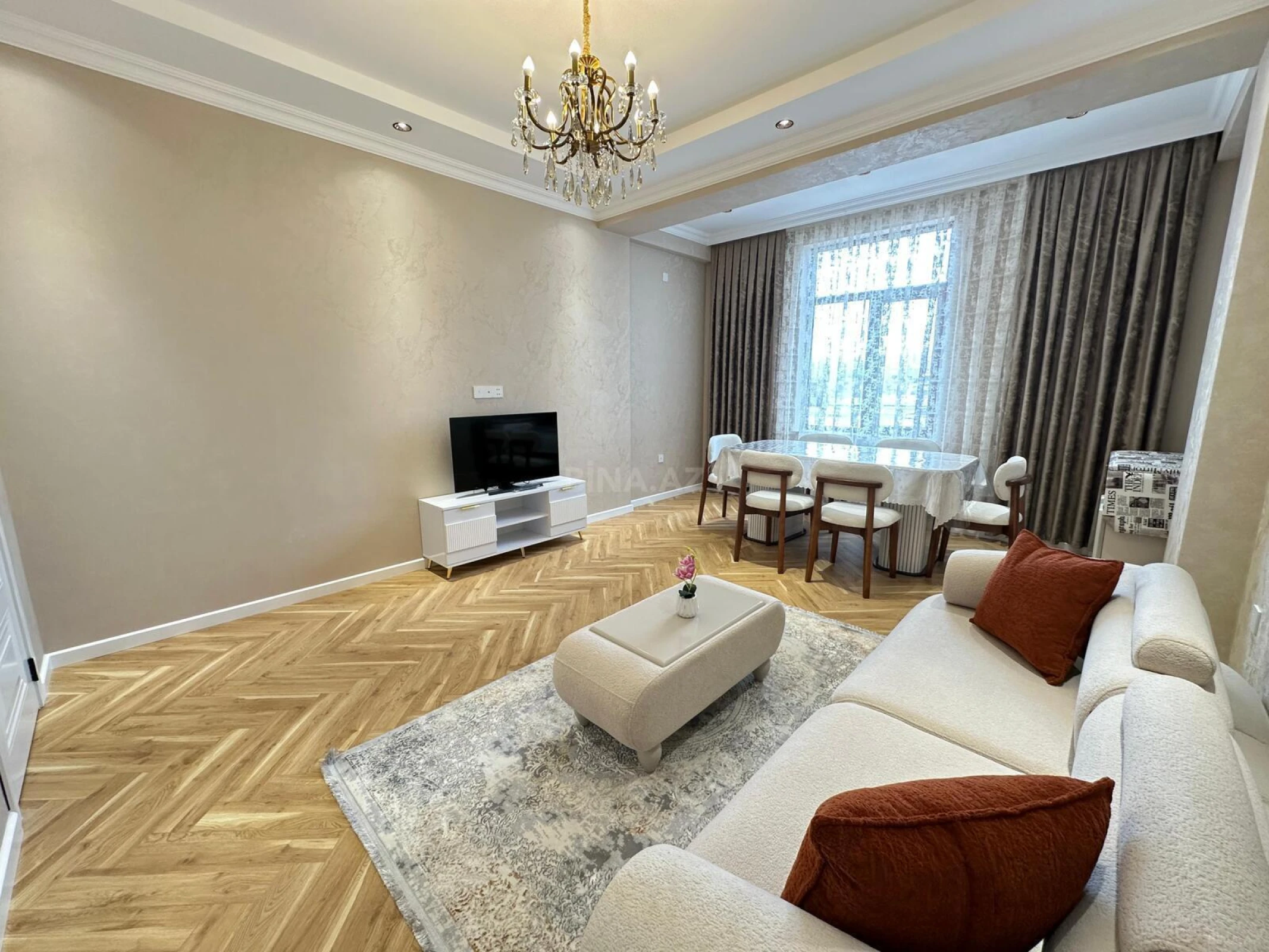 Kirayə verilir 2 otaqlı mənzil 75 m²