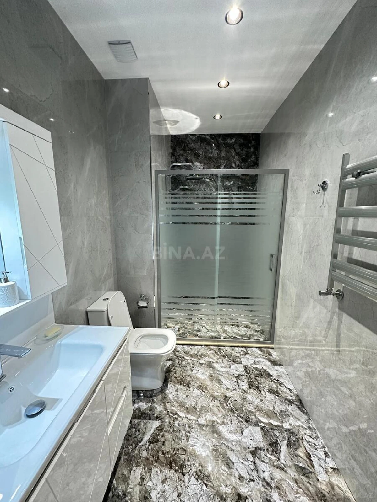 Kirayə verilir 2 otaqlı mənzil 75 m²