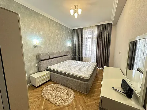 Kirayə verilir 2 otaqlı mənzil 75 m²