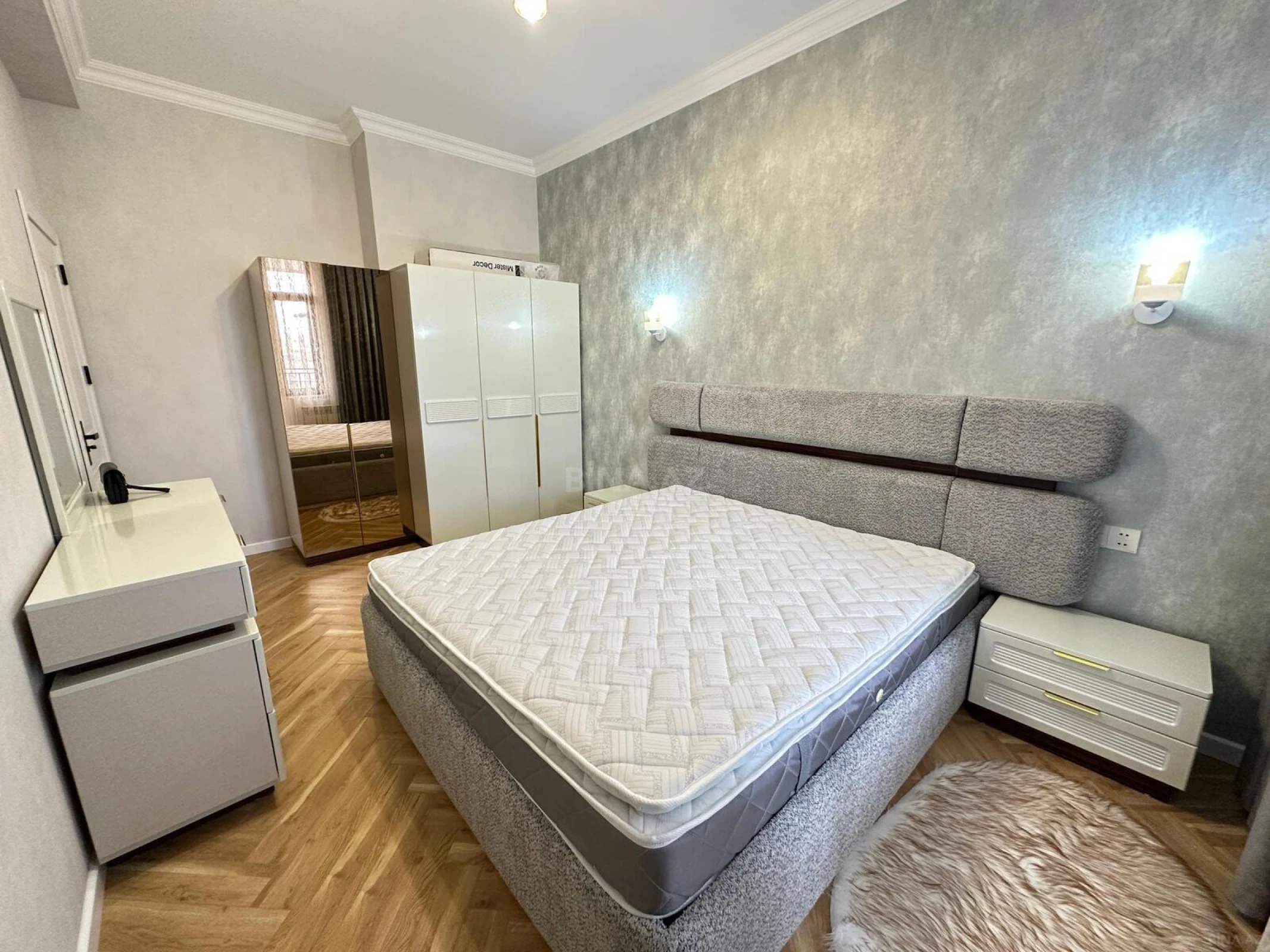 Kirayə verilir 2 otaqlı mənzil 75 m²