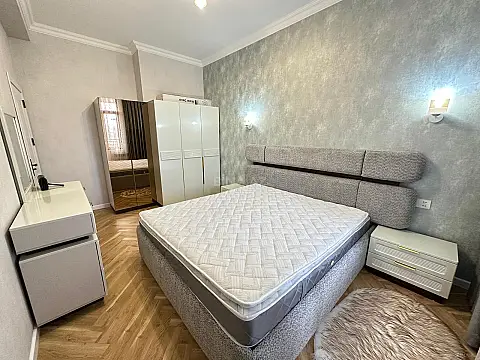 Kirayə verilir 2 otaqlı mənzil 75 m²