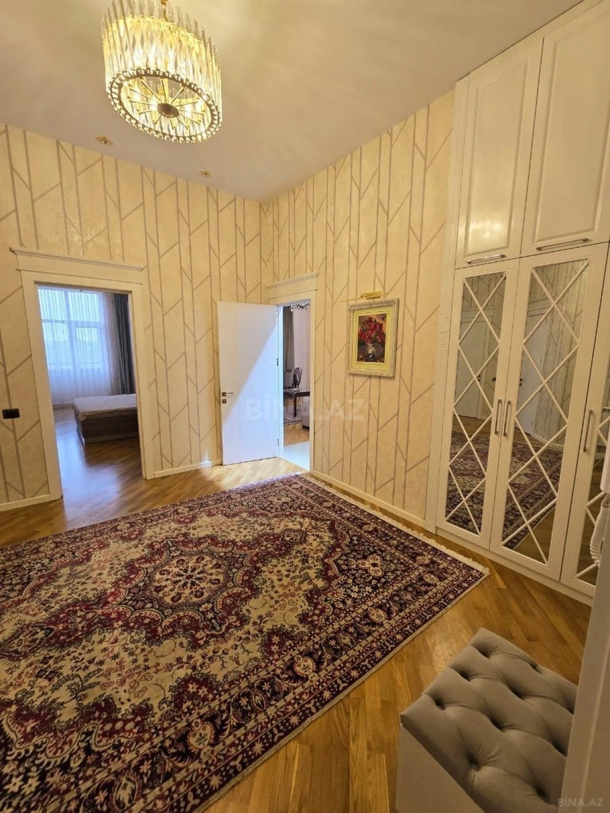 Kirayə verilir 3 otaqlı mənzil 138 m²